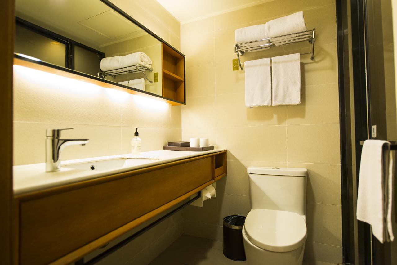 Ji Hotel Shanghai Hongqiao Airport Huqingping Highway Eksteriør billede